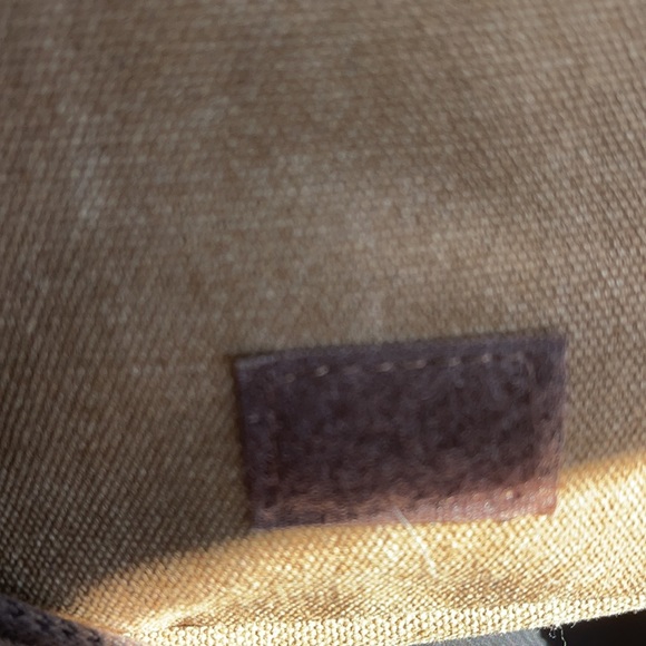 Colorado Crossbody Bag. ✌️♥️👜 - Picture 4 of 7